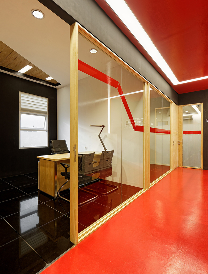 時尚木語  OMG印尼公司辦公室設(shè)計欣賞