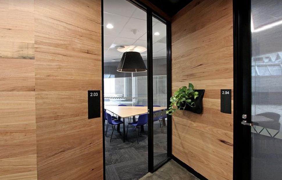 辦公室裝修的預(yù)算應(yīng)該由設(shè)計公司操作