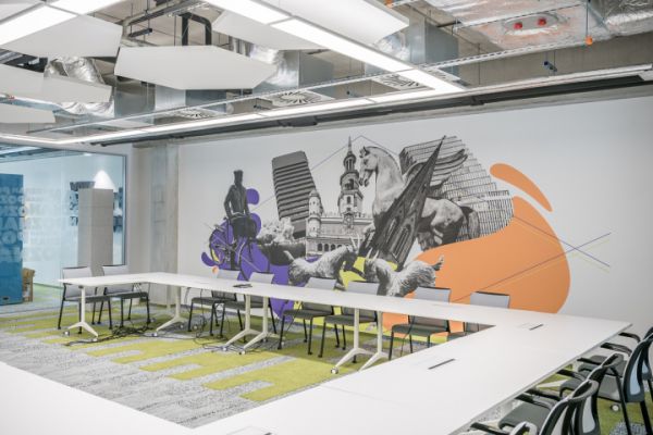 新總部辦公室裝修設(shè)計的靈動多元