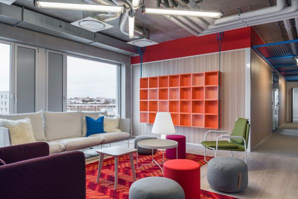 辦公室設(shè)計中現(xiàn)代簡約與古樸中式風(fēng)格的比較